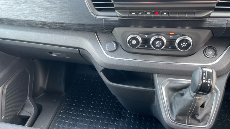 Renault Trafic Lwb Diesel LL30 Blue dCi 170 Extra Sport[Safety] Crew Van EDC